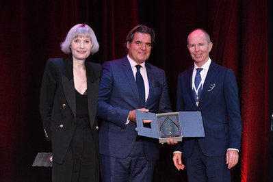 Sir Anthony presents a Family Office Lifetime Achievement Award. (left to right) Vanessa A. Eriksson, Global PR to Sir Anthony Ritossa and Chairman, Ritossa Family Office; Sir Anthony Ritossa, Ritossa Family Office; and H.R.H. Prince Michel de Yougoslavie, Grandson of King Umberto of Italy, Prince Paul of Yugoslavia and Grand Ambassador for the Summit (PRNewsfoto/Ritossa Family Office)