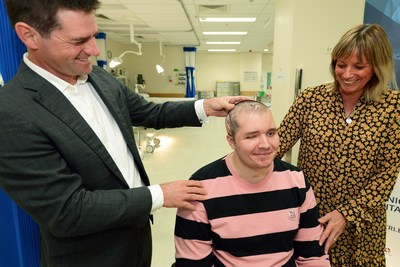 Dr. Michael Wagels and Mr. Brodie Ellis after cranioplasty operation (credit: Princess Alexandra Hospital, used with permission)