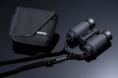 The PENTAX VD 4X20 WP is the world’s first “three-in-one” binocular product*. As conventional binoculars, the PENTAX VD 4X20 WP delivers a solid, magnified view of the subject. However, the innovative design also allows the user to separate the two barrels and use them independently as two separate monoculars or combine the barrels inline into a single, high-power telescope with 16X magnification.
