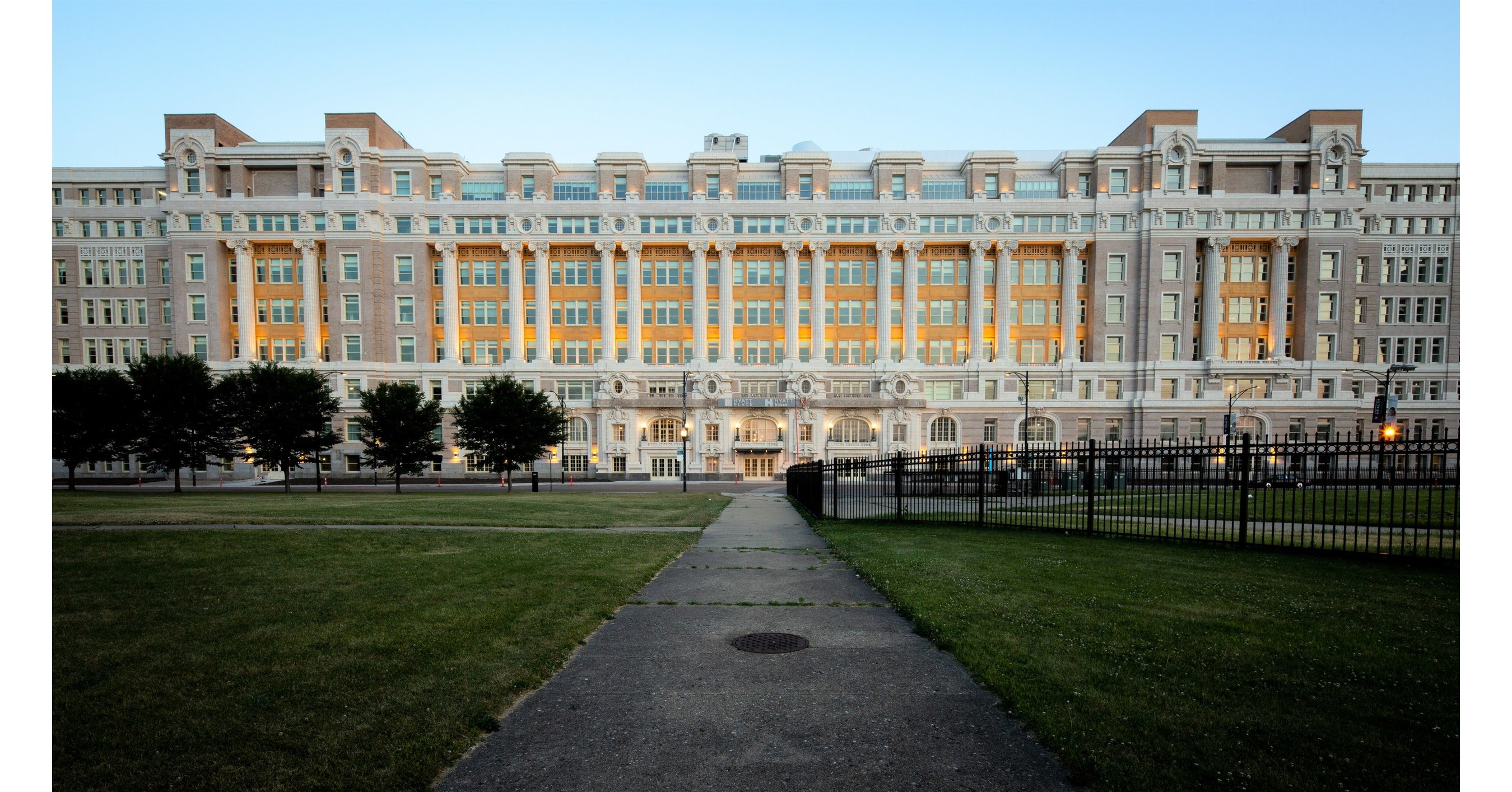 Walsh Construction Completes Historic Transformation Of Chicago S Old Cook County Hospital Into Dual Branded Hyatt Hotel