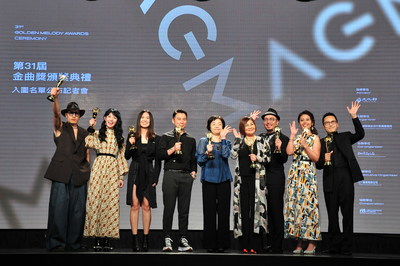 From the left Hsuan Huang, Nana Lee, Shi Shi, Isaac Chen (Jury Chairman), Hsu Yi-chun (Director of Bureau of Audiovisual and Music Industry Development, Ministry of Culture), Emily Kuan and O-Kai Singers