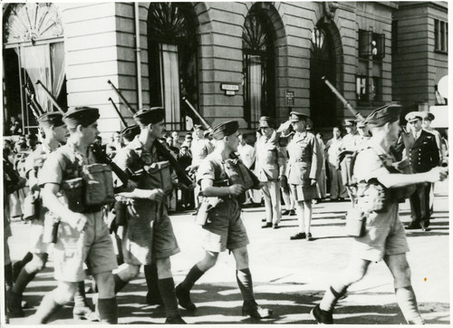 Arrivée des soldats du Royal Rifles of Canada et du Winnipeg Grenadiers à Hong Kong, le 16 novembre 1941; Collection d’archives George-Metcalf; Musée canadien de la guerre 19920085-1104_53 (Groupe CNW/Musée canadien de la guerre)