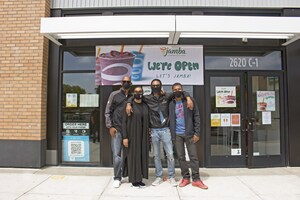 Fresh Squeezed Juices &amp; Smoothies Being Blended in Alameda at New Jamba Location at Alameda Landing Shopping Center