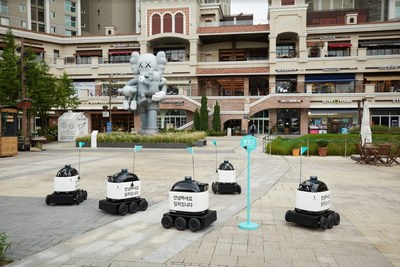 Woowa Brothers Corp. (CEO Bomjun Kim), the mother company that runs "Baedal Minjok" (hereinafter Baemin) has started a delivery service using self-driving outdoor delivery robot, "Dilly Drive," at "Gwanggyo Alley Way," a multipurpose housing complex in Gwanggyo, Suwon city.