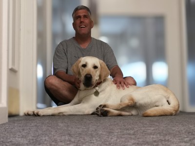 James Stainton, with his Guide Dog Mollie (CNW Group/Massage Addict)