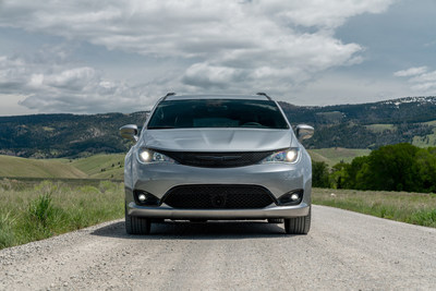 Chrysler Pacifica and Jeep® Wrangler Repeat on Autotrader’s List of 10 Best Cars for Dog Lovers