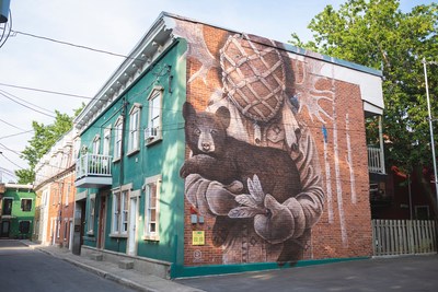 Murale Le Black Ours sur l'avenue Marchand (Groupe CNW/Ville de Montréal - Arrondissement de Ville-Marie)