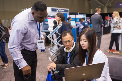 Participants Networking at Big Data Toronto 2019 (CNW Group/Corp Agency)