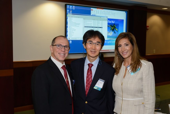 Symposium Program Director Dr. Raul Rosenthal of Cleveland Clinic Florida, Dr. Naoto Takahashi of Jikei University Kashiwa Hospital and Co-chair and DDF Board Member Dr. Libia Scheller of Bayer Healthcare at the 1st Annual International Collaborative Gastric Cancer Education Symposium in 2019.