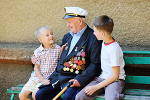Sixty 90-year-old World War II Veterans Learn Live Streaming