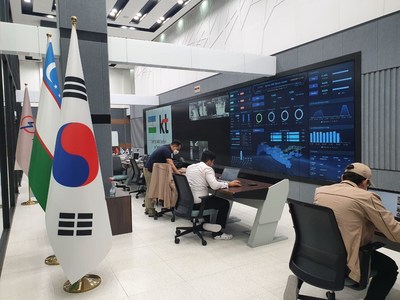 Local employees operate the energy platform in the control room of Uzbekistan's CAS (Centralized AMI System) data center in Tashkent, which assisted by KT Corp., in time of the center's opening ceremony on August 20, 2020.