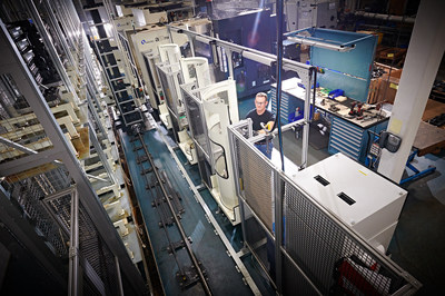 Midwest Precision's two new Makino A51NX Horizontal Mills have been automated with the Makino Model MMC pallet changer to increase efficiency, as well as overall capacity and “lights-out” performance.