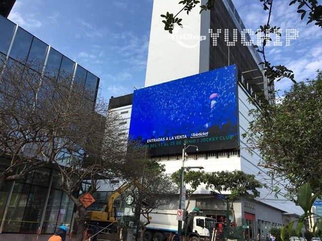 LED advertising screen delivers a dynamic visual effect to passers-by.