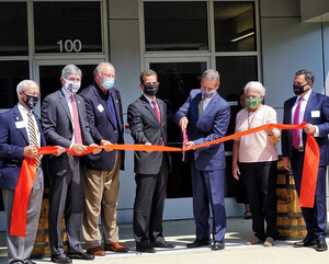 Tennessee Governor, Bill Lee, Officiates Ribbon-Cutting at LabConnect