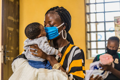 Aminat Laketu with her 6-week-old baby at Ita-Elewa Primary Health Center in Ikorodu, Nigeria, where she has benefited from services to prevent transmission of HIV from mother to child. Photographer: Andrew Esiebo