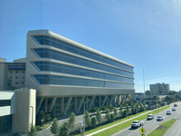 St. Joseph’s Hospital in Tampa opened its new six-story tower, which includes a new main entry with covered drop off.