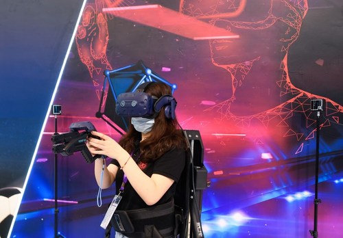 A visitor plays a VR game via 5G-powered devices at the 10th Smart City and Intelligent Economy Expo in Ningbo, east China's Zhejiang Province, Sept. 11, 2020.