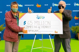 Gagner au max : Un retraité de hearst fait 10 heures de route pour réclamer le gros lot de 65 millions de dollars de LOTTO MAX et célébrer