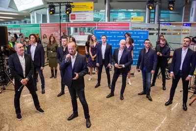 Sheremetyevo International Airport held a performance by two popular Russian musical groups, the Turetsky Choir and the female art group SOPRANO, on September 17 in its Terminal D.