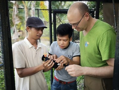 Simon Bruslund, Head of Conservation, Vogelpark Marlow, EAZA Songbirds TAG member, and Academic Partner to Species360 Conservation Science Alliance, helps to train and support local scientists and conservationists on site in Indonesia with Silent Forest Group