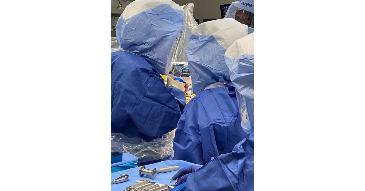 First surgeries completed in the U.S. with the Naviswiss Hip Navigation