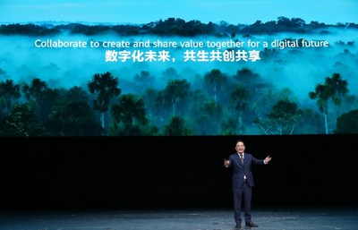 Na HUAWEI CONNECT 2020, o Sr. Peng Zhongyang, Board Member, President of Enterprise BG, Huawei, proferiu um discurso sobre o tema "Mudança de paradigma para um valor maior" (PRNewsfoto/Huawei)