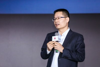 Kevin Hu, President of Huawei's Data Communication Product Line, announces full upgrades of Huawei's intelligent IP network solution (PRNewsfoto/Huawei)
