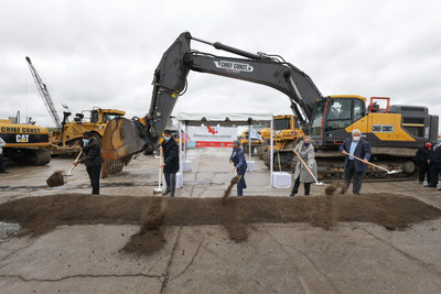Chicago Mayor Lori Lightfoot breaks ground on the latest building at Commerce Park Chicago, NorthPoint Development's $164 million light manufacturing, assembly and logistics park on the City's South Side expected to create up to 1,400 permanent jobs.  Pictured from left to right: Illinois State Representative Marcus Evans; NorthPoint Development Vice President Tom George; Chicago Mayor Lori Lightfoot; Chicago Alderwoman Susan Sadlowski Garza; and Tony Reinhart, Regional Director of Community and Government Affairs at Ford Motor Co.
