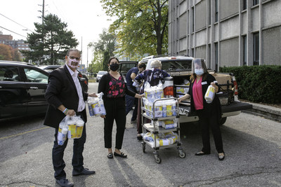 MPP Rudy Cuzzetto (Mississauga-Lakeshore) delivers Lysol disinfectant products and masks, donated by RB, to the Camilla Care Community in Mississauga to support Canadian communities impacted by COVID-19 (CNW Group/RB)