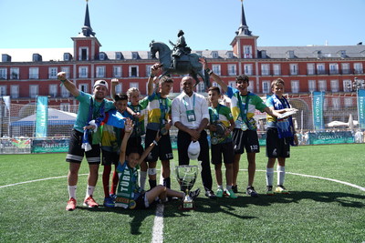 Roberto Carlos awards the winners of the Football for Friendship World Championship during the programme’s key events in Madrid.