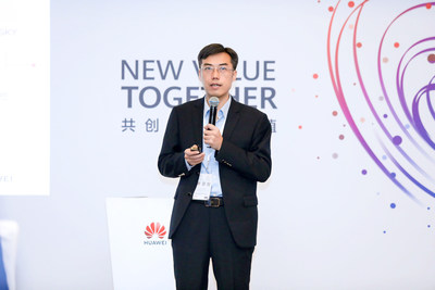 Jiang Dayong, Vice President of Huawei Kunpeng Computing Business, delivering a keynote speech