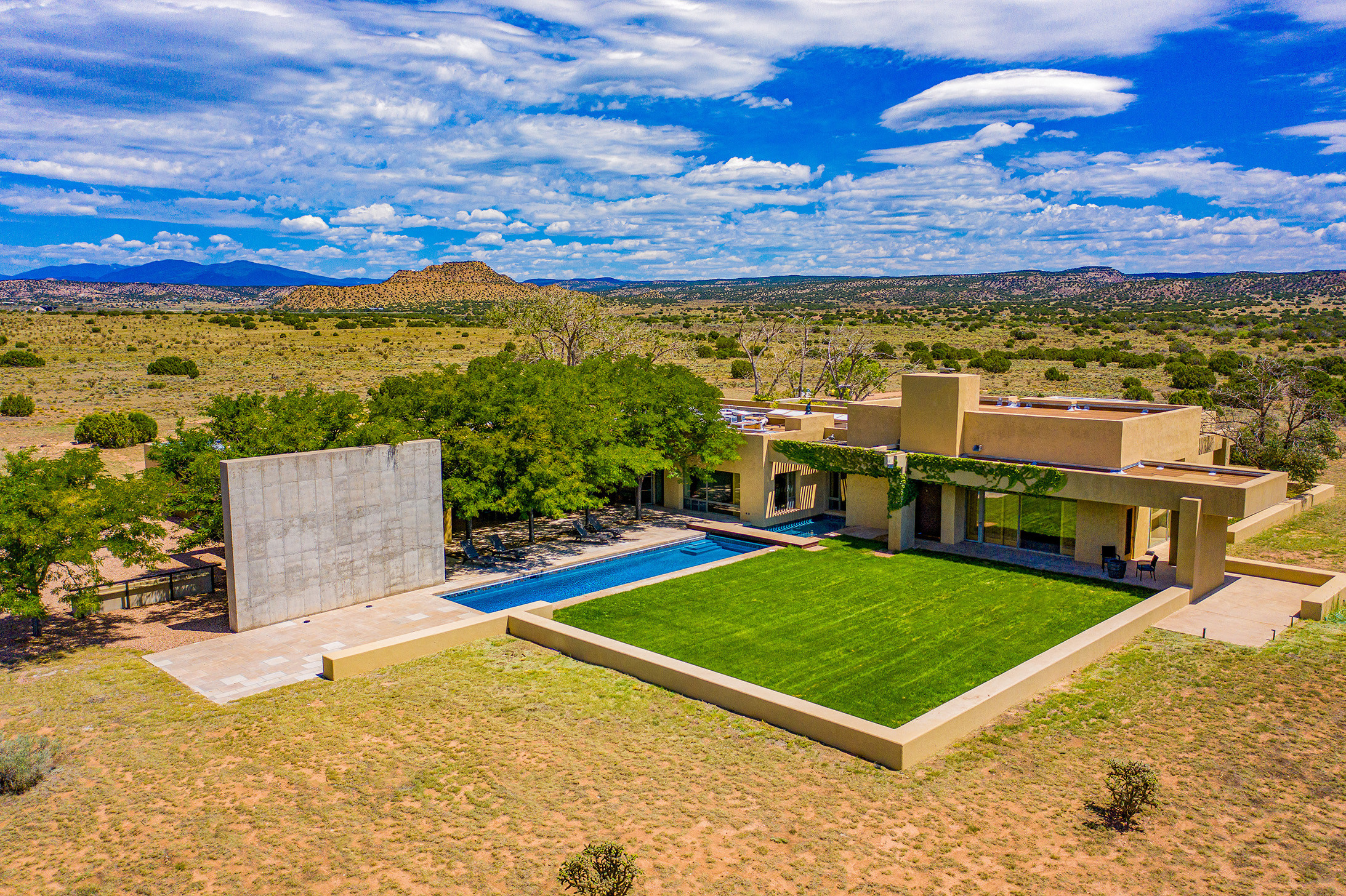 3 250 Acre Santa Fe Ranch Once Owned By Member Of One Of Nyc S Royal Families Of Real Estate Set For Luxury Auction