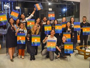 Lives de pintura em tela são alternativa para confraternização anual