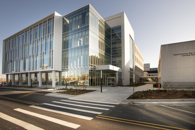 Rosalind Franklin University's Innovation and Research Park, located between Chicago and Milwaukee, is designed for collaboration among academic and industry scientists and entrepreneurs. Currently home to six disease-focused research centers, the four-story IRP includes 100,000 square feet of state-of-the-art research, office and meeting space. Available space is built to specification to suit the needs of a wide-range of healthcare industries and startups.