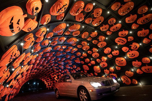 Hauntoween LA Pumpkin Tunnel with Car