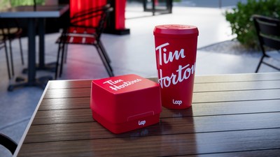 Une premire au Canada : Tim Hortons s'associe avec la plateforme zro dchet Loop pour tester des gobelets et des contenants pour aliments rutilisables que les invits pourront retourner (Groupe CNW/Tim Hortons)