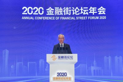 El 21 de octubre de 2020, Liu He, vicepremier chino y también miembro de la Oficina Política del Comité Central del Partido Comunista de China, asistió a la ceremonia de inauguración de la conferencia anual del Financial Street Forum 2020 en Pekín, capital de China. (PRNewsfoto/Xinhua Silk Road)
