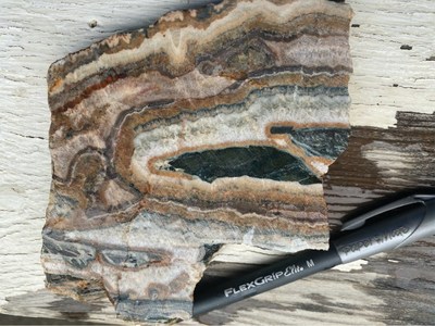 Figure 2B – Photograph of a rock sample collected from the Cyclone prospect showing well defined colloform banding and chalcedonic quartz in an epithermal-style vein reminiscent of a high-level environment (CNW Group/Talisker Resources Ltd)