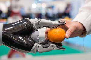 SERVICE ROBOTS Record: Sales Worldwide Up 32% - International Federation of Robotics reports