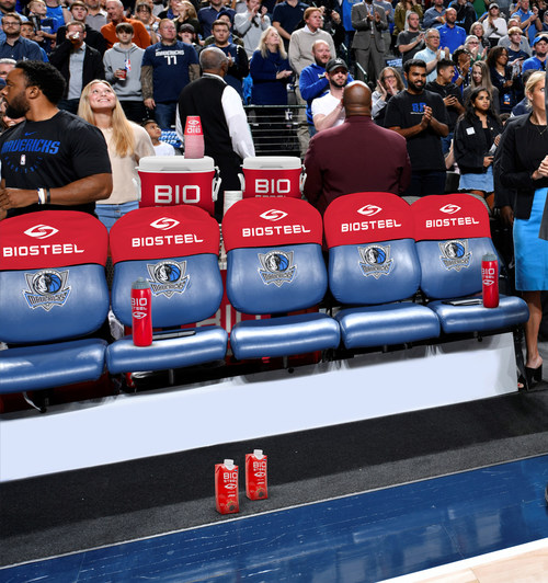 A look at the Dallas Mavericks bench with official sports drink sponsor BioSteel (CNW Group/BioSteel Sports Nutrition Inc.)