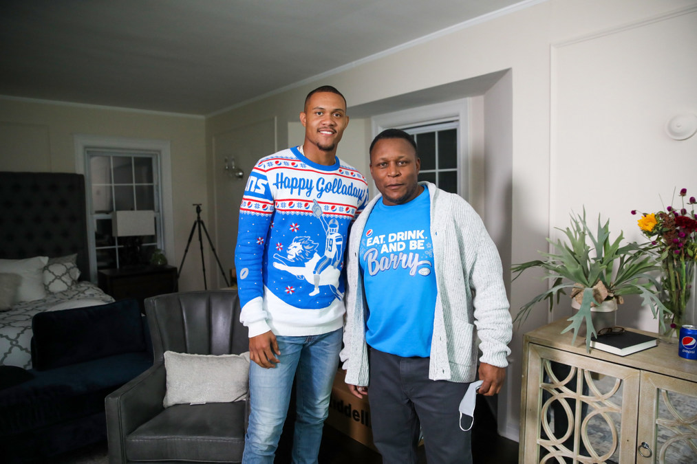 Kenny Golladay sports amazing 'Happy Golladays' Christmas sweater in new  Pepsi ad - Pride Of Detroit