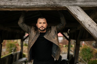 Country music star Tyler Farr join Dustin Lynch, Mickey Guyton, Travis Denning, and Maddie and Tae for the Farm Must Go On by John Deere, a virtual country music concert streaming live via YouTube on December 9 at 8:00 pm EST. The concert will benefit Farm Rescue.
