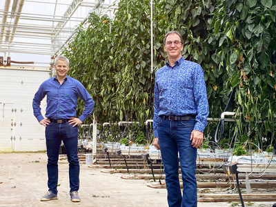 Les Productions Horticoles Demers, a leading eco-local greenhouse in Québec, Canada, will dedicate 0.5 hectares of greenhouse space to a trial of several different light recipes from Sollum Technologies’ smart LED lighting solution.  Left to right, Louis Brun, president and CEO of Sollum Technologies and Jacques Demers, president and CEO of Les Productions Horticoles Demers. (CNW Group/Sollum Technologies)