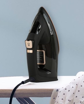 Electrolux Premium Irons and Steamers Launch in Time for the Holidays