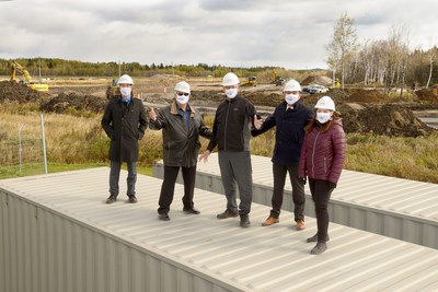 Martin Belzile, Director General CIDAL, Mr. Marc Asselin, mayor of the city of Alma, Mr. Alain Fortin, President UAS CE, Mr. William De Keiser, UAS Cluster of Excellence, Ms Marie-Joëlle Turcotte, Alma Airport. (CNW Group/Centre d'excellence sur les drones)