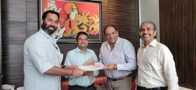 In the picture from Left to Right are Karanpal Singh, Founder & Managing Director-Hunch Ventures & Investments Pvt. Ltd.; Amit Dutta-Fly Blade India M.D.; Sagar Chordia, Director-Panchshil Realty & Col. Vijay Chandrachud-Panchshil Realty at the MOU signing
