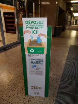 Disposal boxes for masks and disposable gloves have been installed in public buildings in Saint-Laurent. (CNW Group/Ville de Montral - Arrondissement de Saint-Laurent)