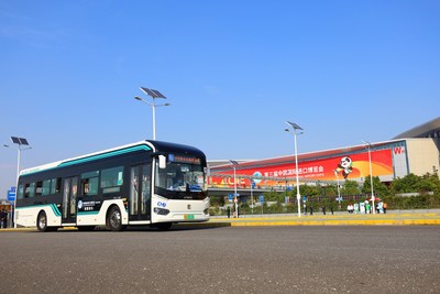 El autobús Sunwin de la serie 9 ha sido designado el traslado para la zona de seguridad de la tercera CIIE (PRNewsfoto/)