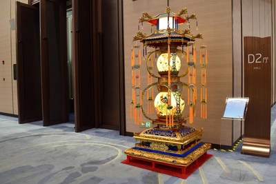 One of the four large palace lanterns, the production of this piece incorporated a number of different ornate techniques including enamel, embroidery, inside-painted glass, copper casting, embroidery and jade engraving.