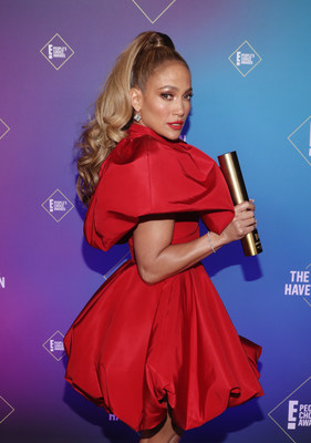 Jennifer Lopez Sparkles in Forevermark Diamonds at the 2020 People's Choice Awards
